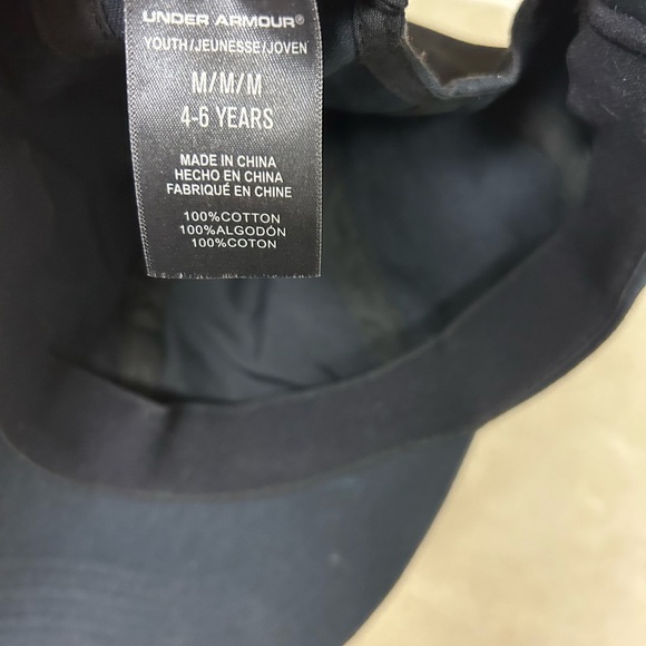 Youth girls Under Armour Black Cap with Pink Logo years 4-6 - Picture 2 of 4